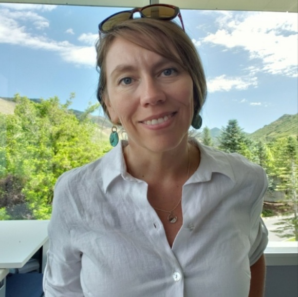 Meet your Posher, Jennifer - Picture 1 of 1